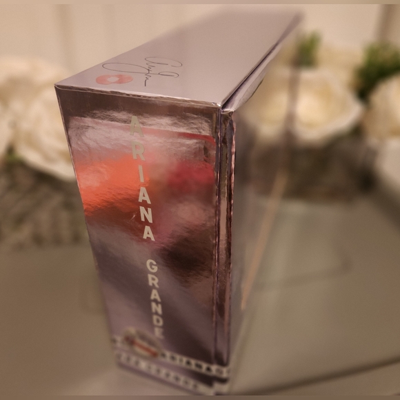 Ari by Ariana Grande EDP Perfume Gift Set with Pom Pom Headband;New & Never Used - Picture 8 of 16